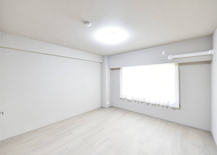 Elza Mikage Hirano A-Building Room 303