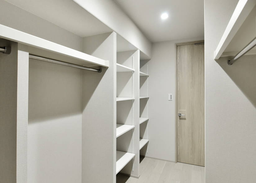 Elza Mikage Hirano A-Building Room 303