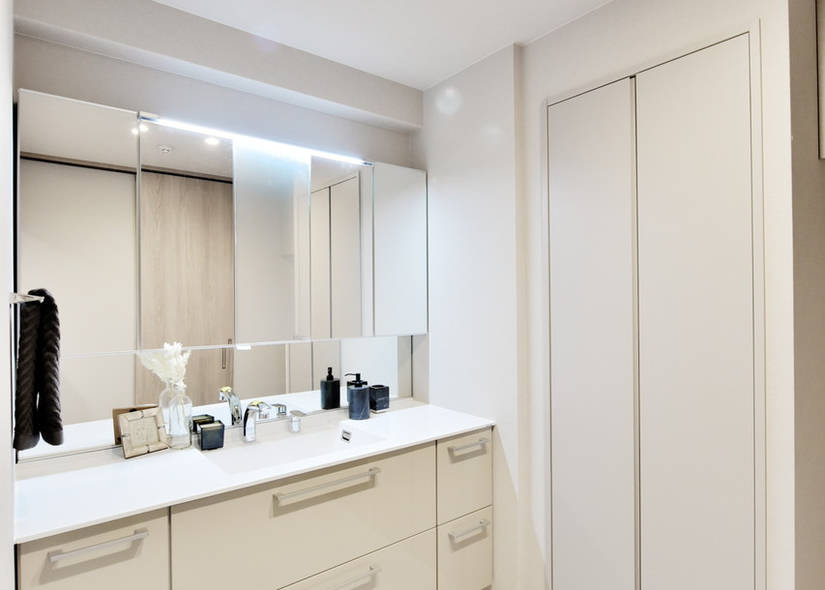 Elza Mikage Hirano A-Building Room 303